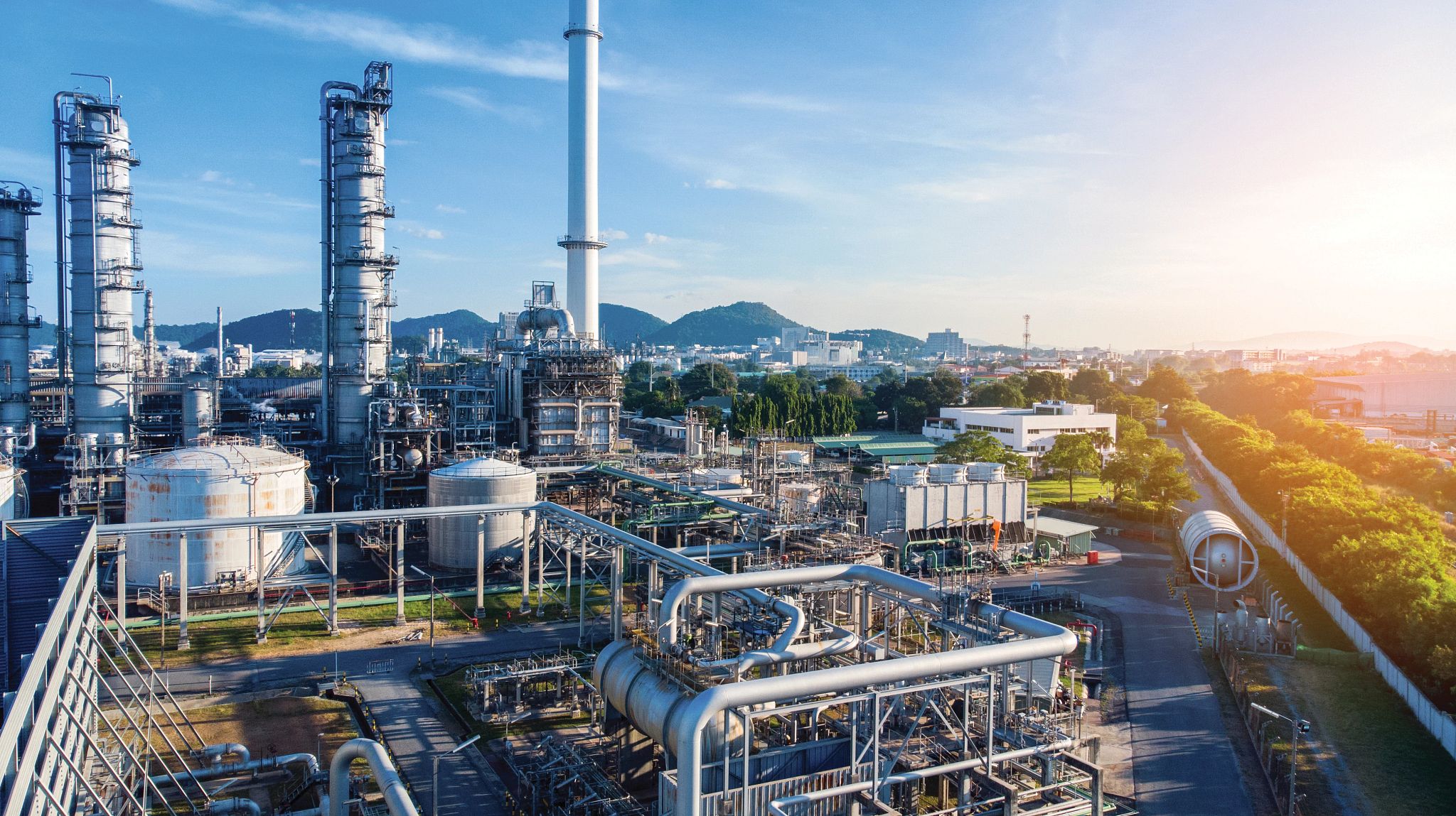 oil plant gas power electricity chemistry pipe electric tank generator indigo pipeline engineering carbon bright night refinery steam chemical nightscape evening dusk distillation twilight tube technology refine building energy boiler time gasoline electrical industrial manufacturing color petroleum petrochemical generate processing smoke factory distillery industry petrol manufacturer manufacture lights landscape cityscape