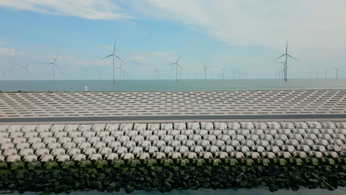 Afsluitdijk causeway