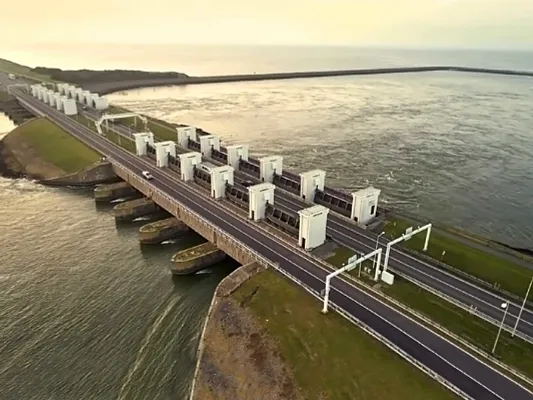 Afsluitdijk causeway